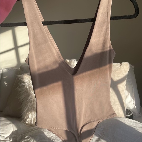 Babaton Contour Bodysuit Deep Taupe - Picture 3 of 4